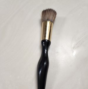Sonia Kaskuk foundation brush